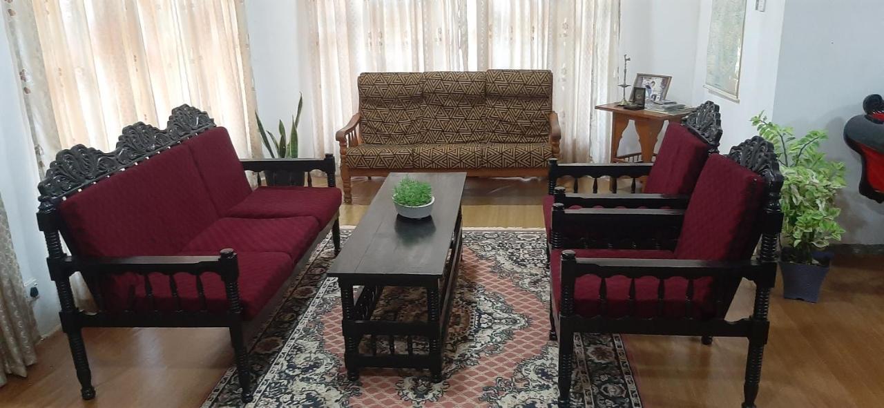 Hotel Treasure House Tourist Rest à Anurâdhapura Extérieur photo