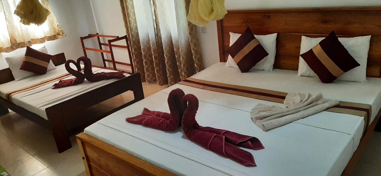 Hotel Treasure House Tourist Rest à Anurâdhapura Extérieur photo