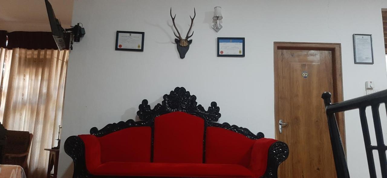 Hotel Treasure House Tourist Rest à Anurâdhapura Extérieur photo