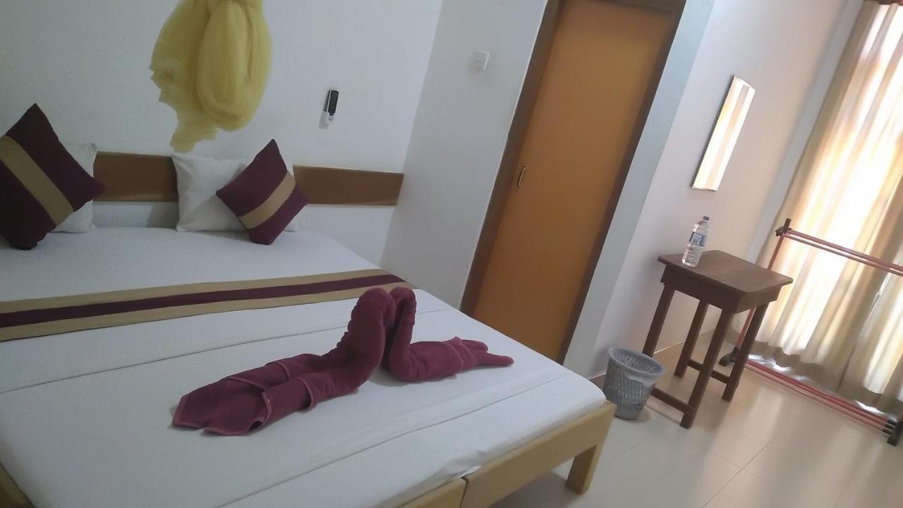 Hotel Treasure House Tourist Rest à Anurâdhapura Extérieur photo