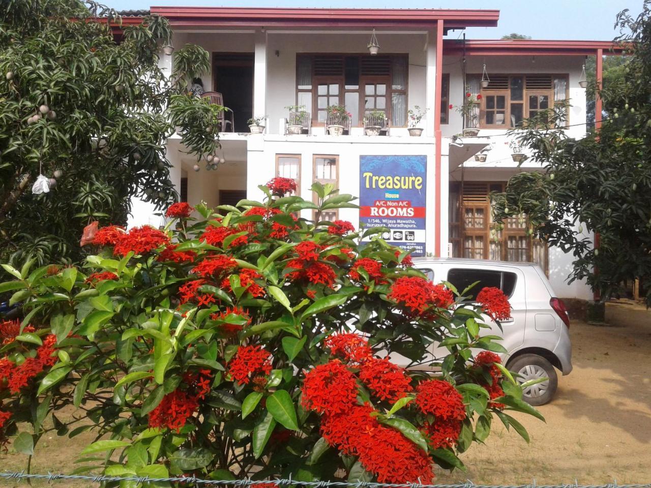 Hotel Treasure House Tourist Rest à Anurâdhapura Extérieur photo